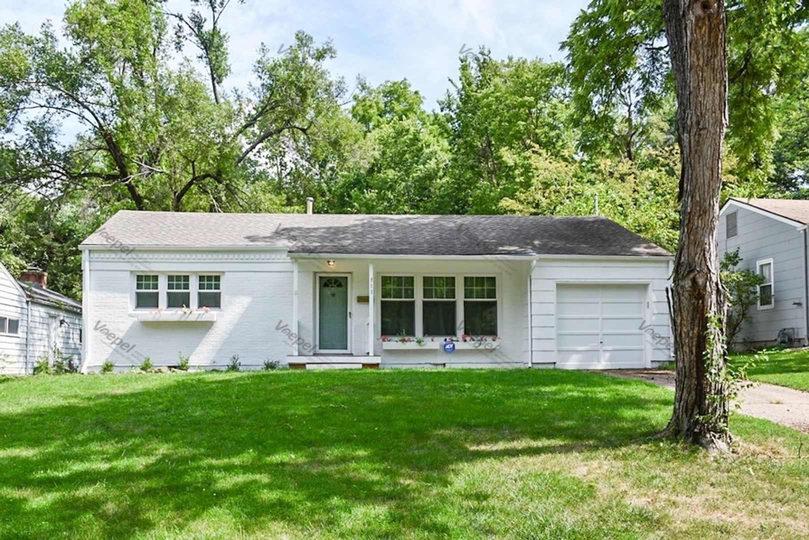 Kansas City House: 311 E. Sweeney Blvd.