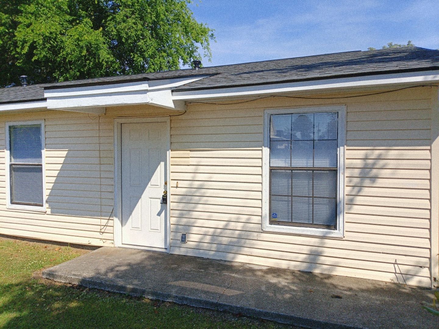 Augusta Apartment: 1730 Hicks Street Apt B