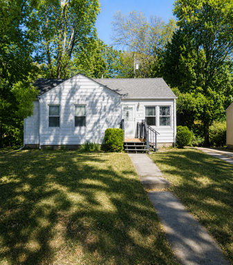 Inviting 3 Bed / 1 Bath Home in North Kansas City! – photo 1