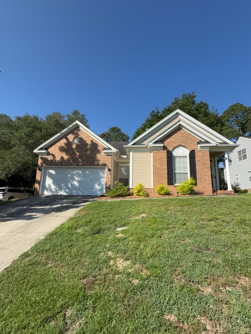 Columbia House: 117 Glenbrooke Circle
