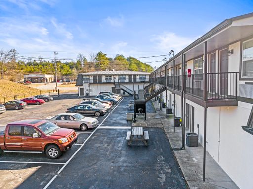 Updated Apartments in the Heart of Hixson! Beatiful 1 bedroom 1 bathroom with washer dryer combo in unit!