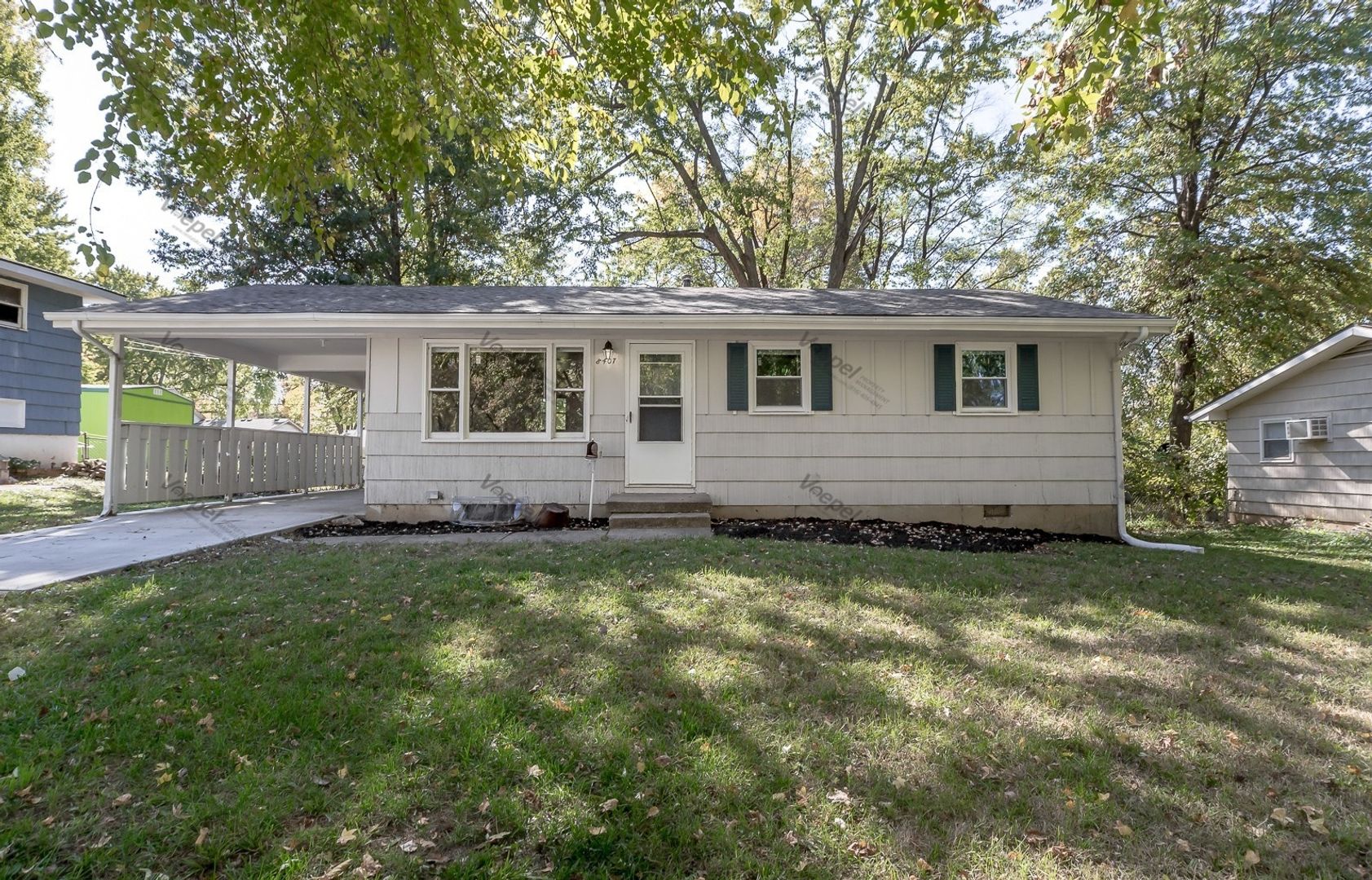 Kansas City House: 8407 E 98th Terr