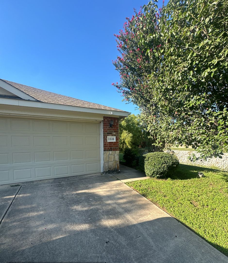 Mansfield Apartment: 1510-1512 Piedmont Drive