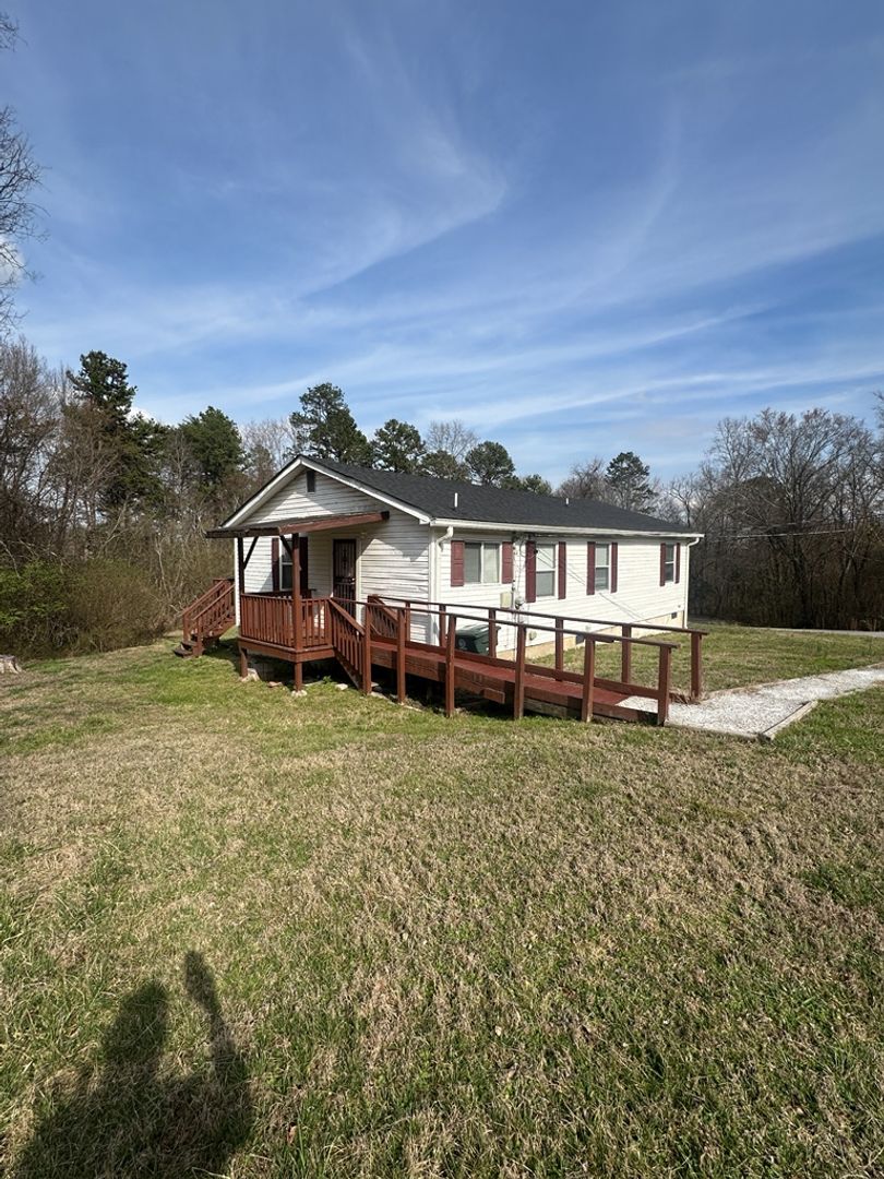 Hixson House: 5505 Moody Sawyer Road