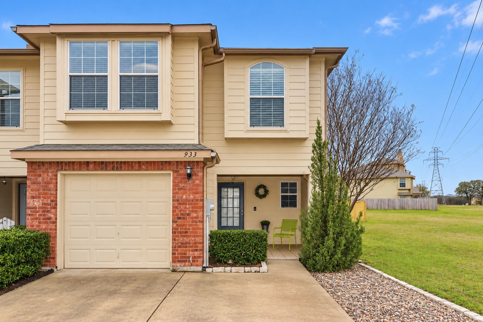 3933 Fernando Drive 2 of 12