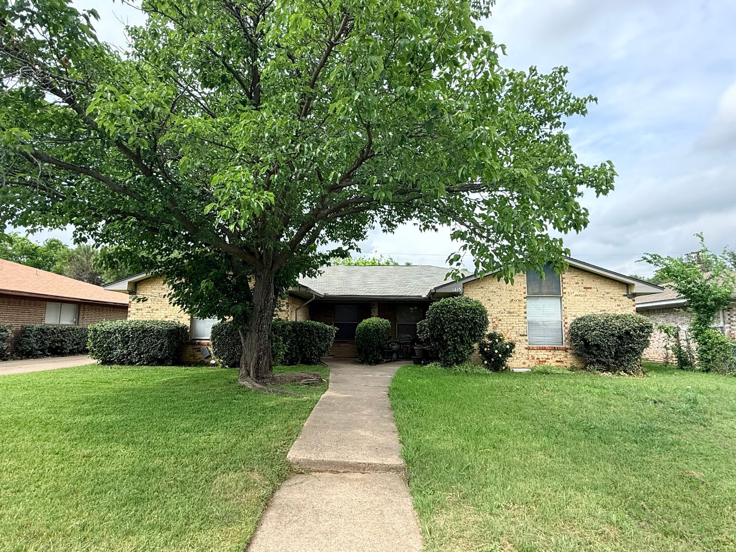 Irving Apartment: 1413-1415 Blackwell Drive