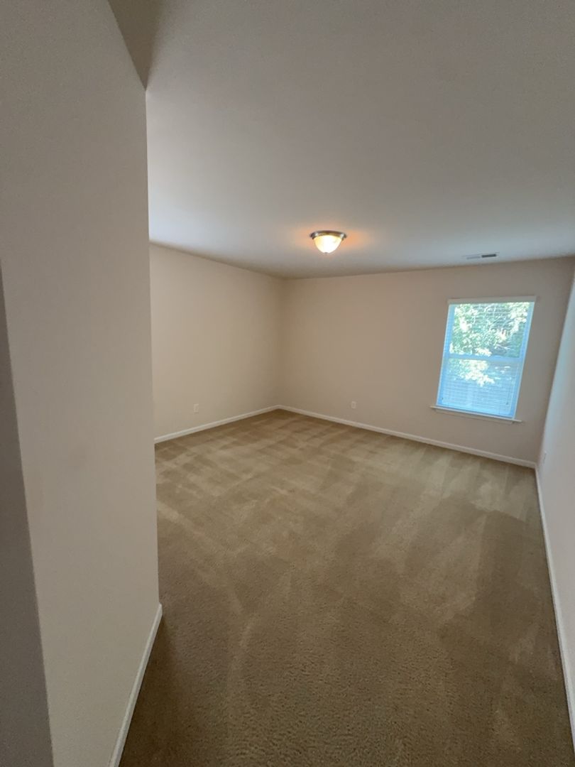 204 Ashmore Ln 19 of 28