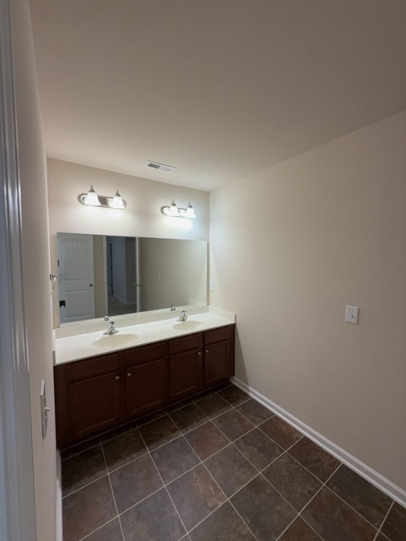 204 Ashmore Ln 16 of 28