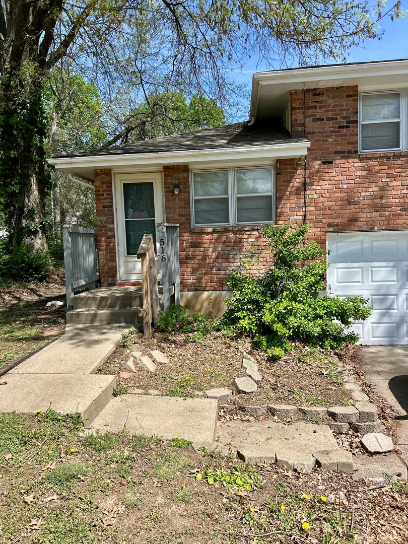 Independence Apartment: 516 and 518 E Short Ave