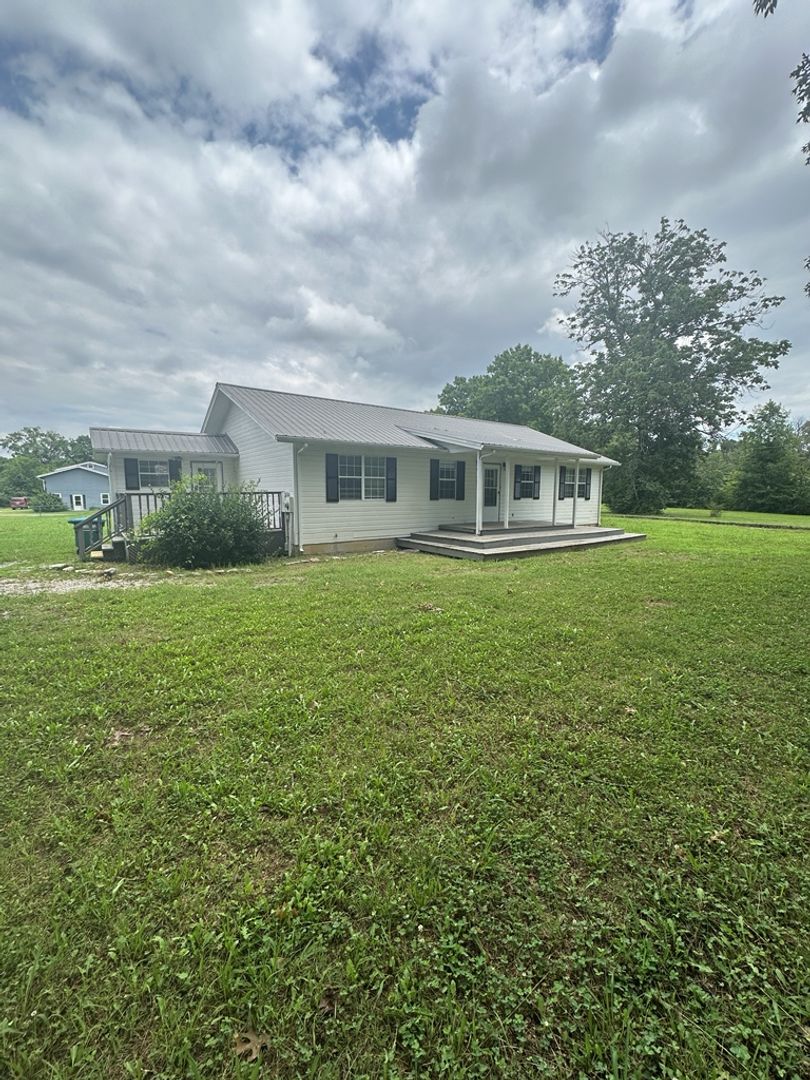 Chickamauga House: 6250 W Highway 136