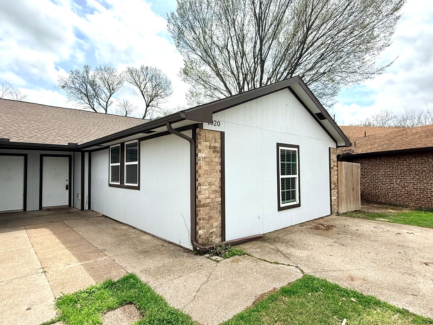 Irving Apartment: 1020-1022 Vera Court