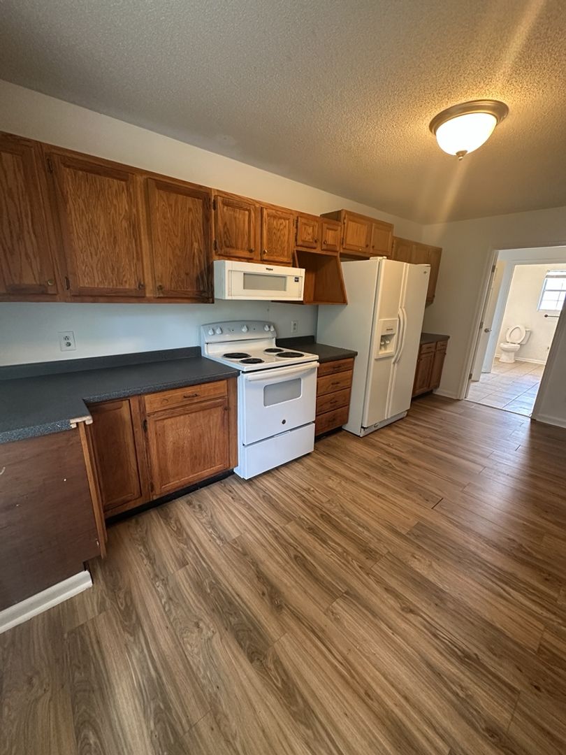 6250 W Highway 136 5 of 12