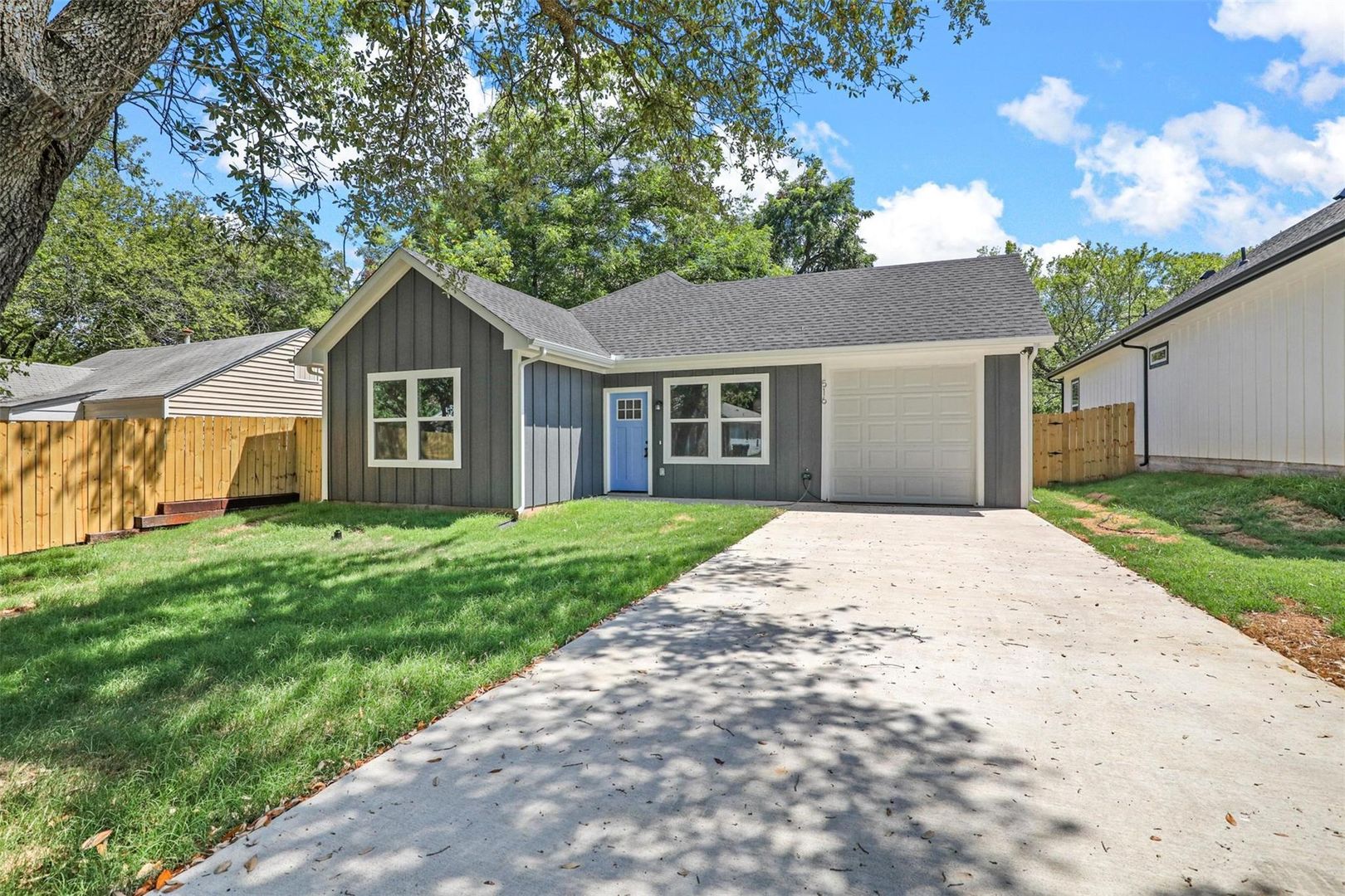 Denison House: 516 E Heron Street