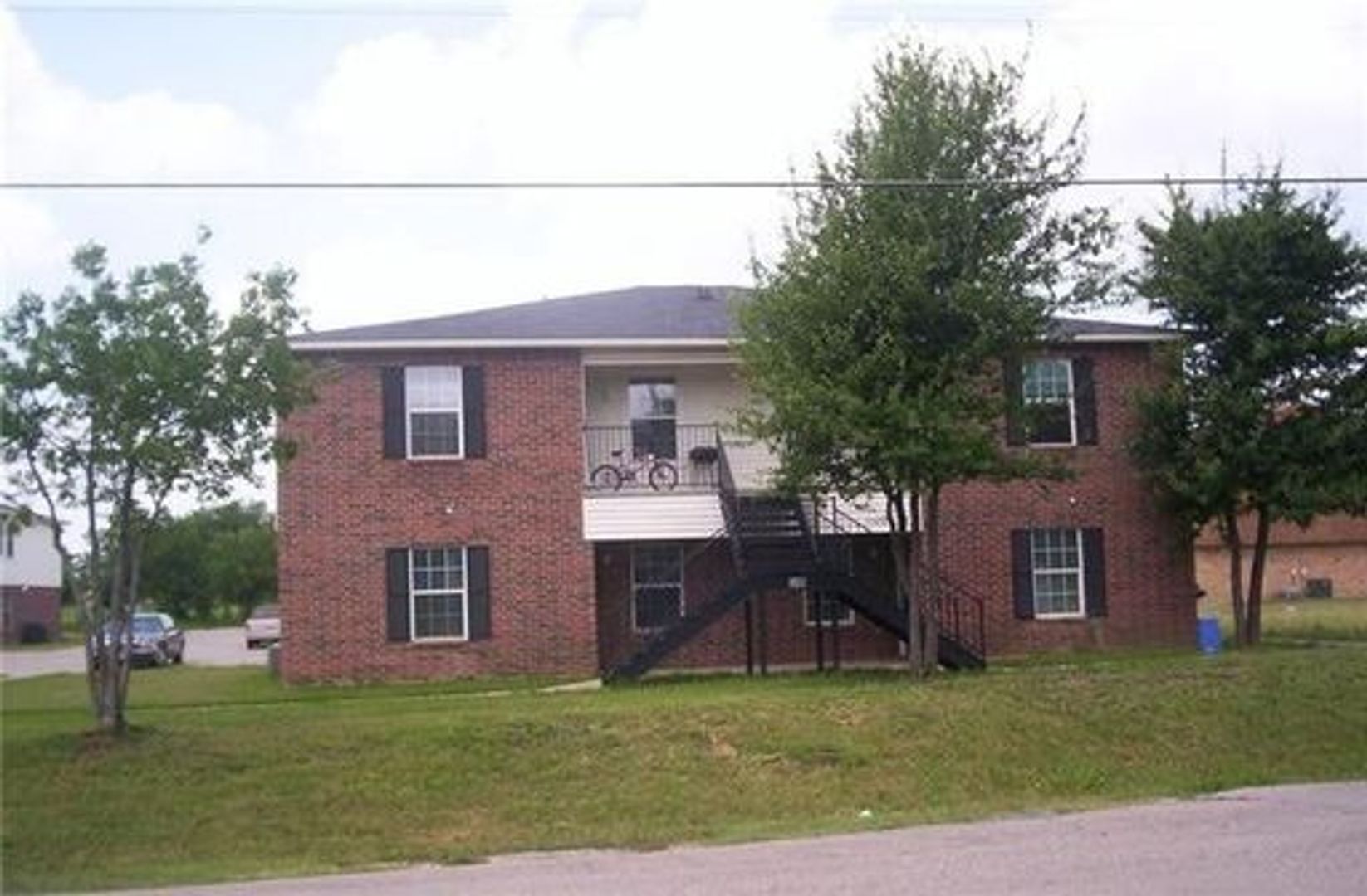 Crowley Apartment: 300 South Magnolia Street