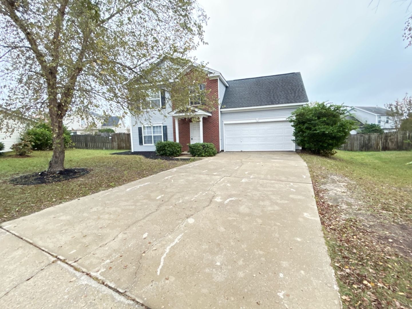 Columbia House: 5 Elders Pond Ct