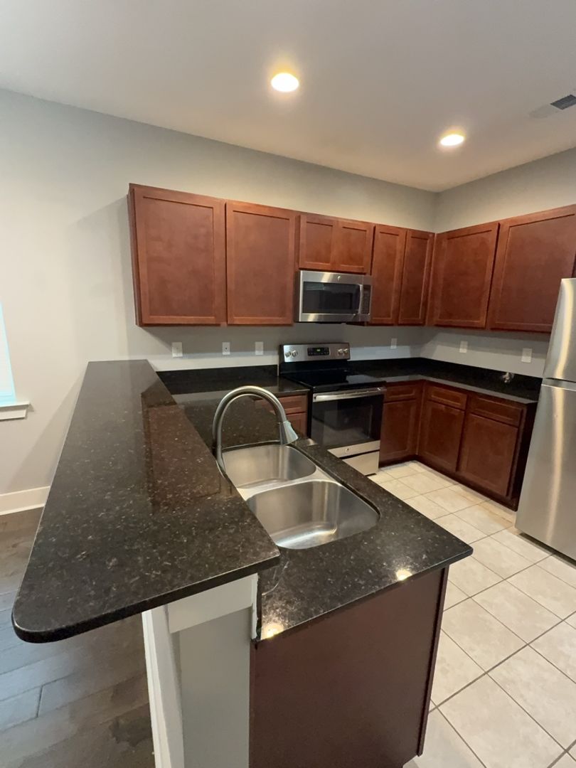 1331 McDuffie Ave 4 of 12