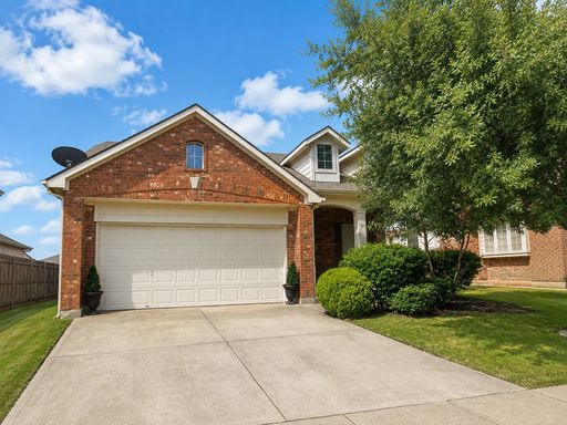 Gorgeous 3 Bedroom House for rent in North Fort Worth with an office room! – photo 1