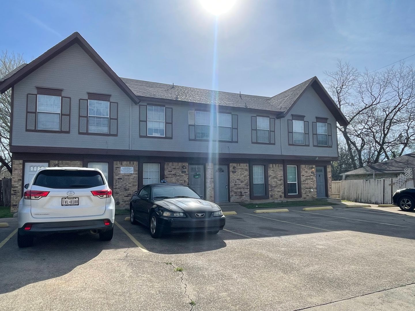 Irving Apartment: 1400-1406 Shufford Street