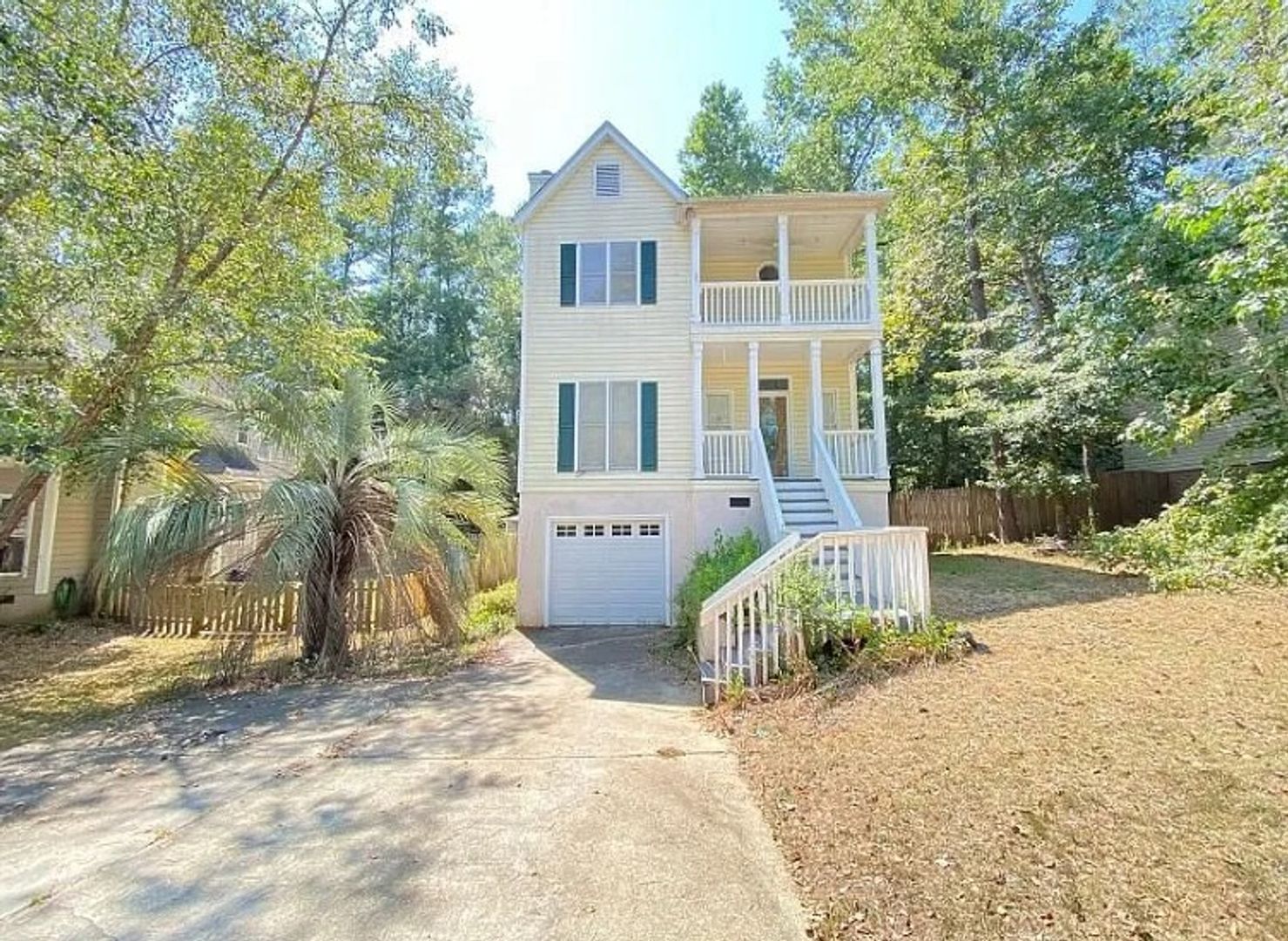 Columbia House: 261 Conrad Cir