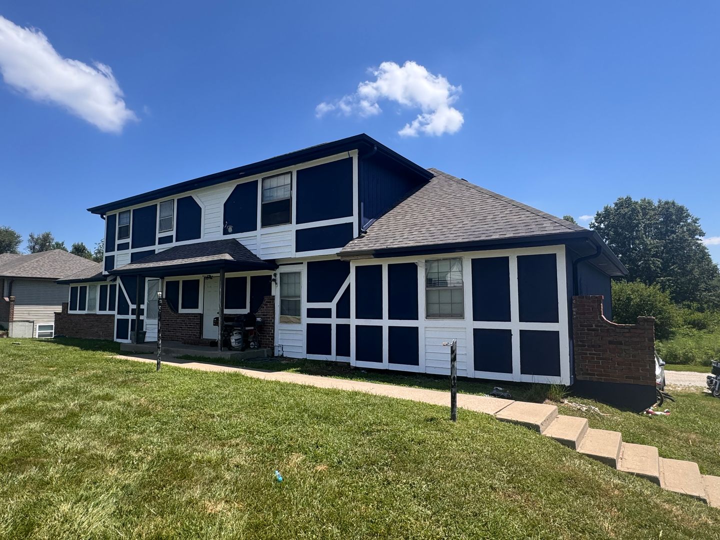 Richmond Apartment: 11763 Wood Oak Ave