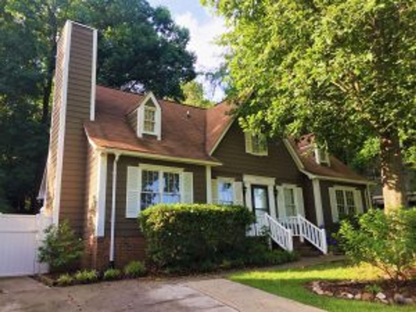 Columbia House: 517 Coldstream Dr