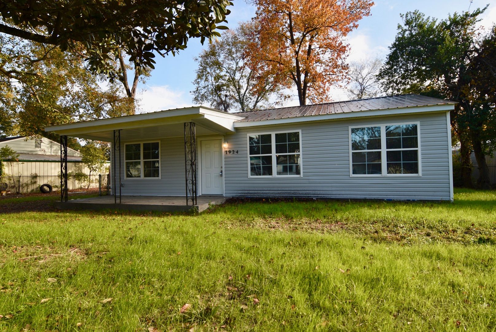 Augusta House: 1924 Roberson Road
