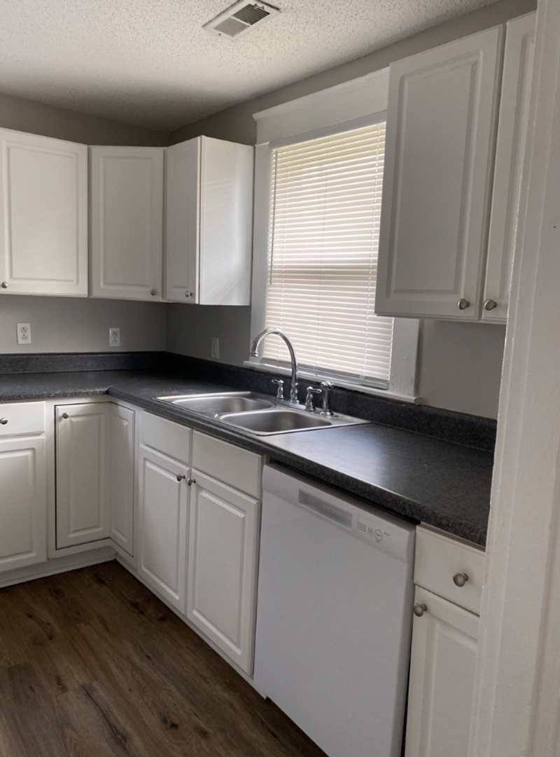 2413 Stuart Street 3 of 10