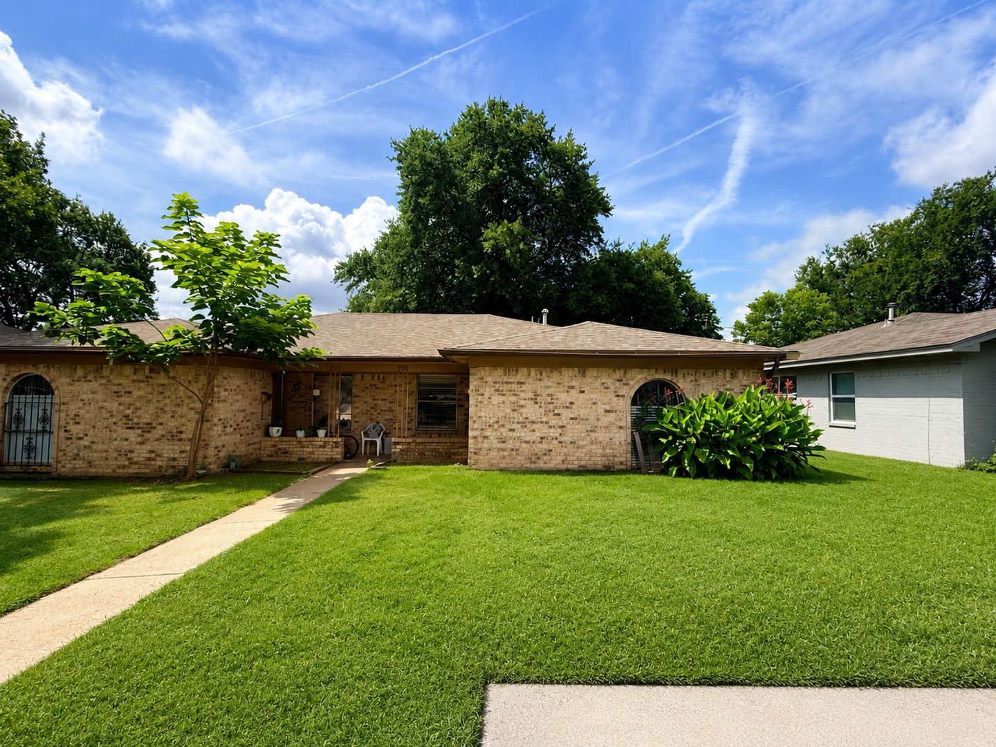 Irving Apartment: 930-932 Lindy Court