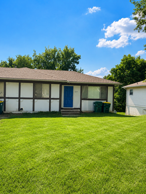 Spacious 2 Bed, 2 Bath with Finished Basement & Garage – photo 1
