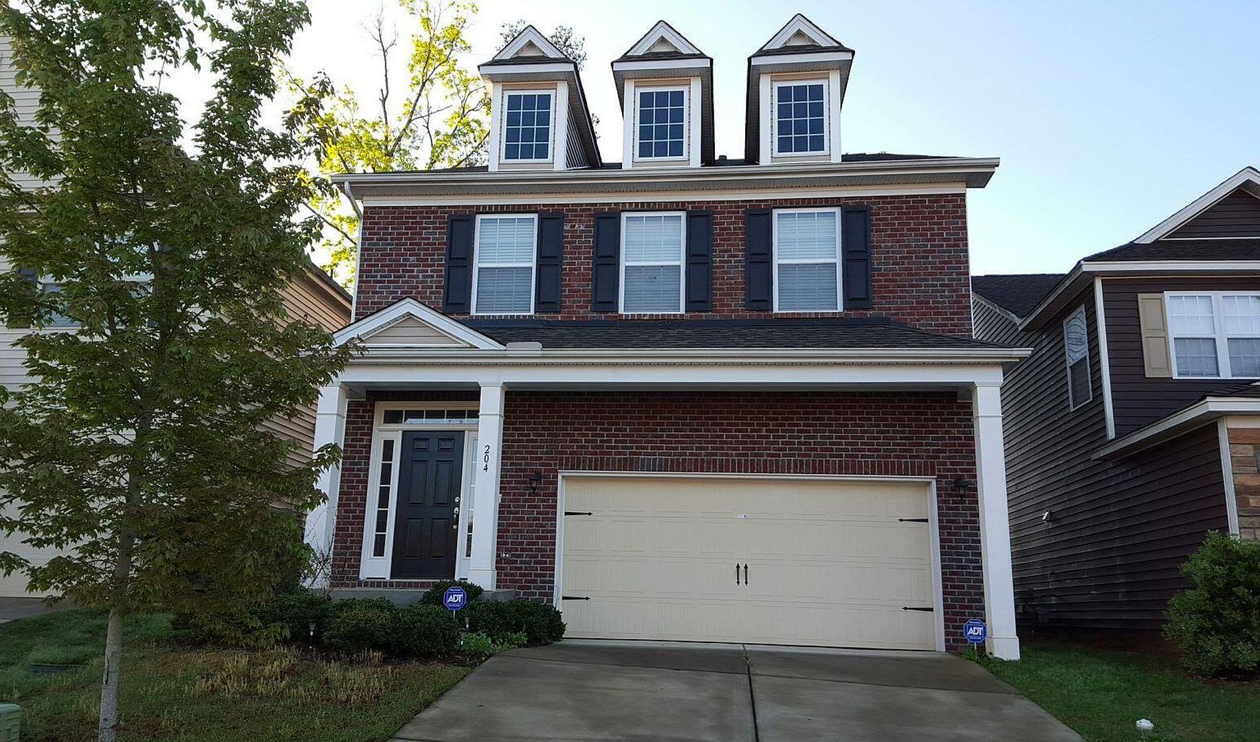 Lexington House: 204 Ashmore Ln