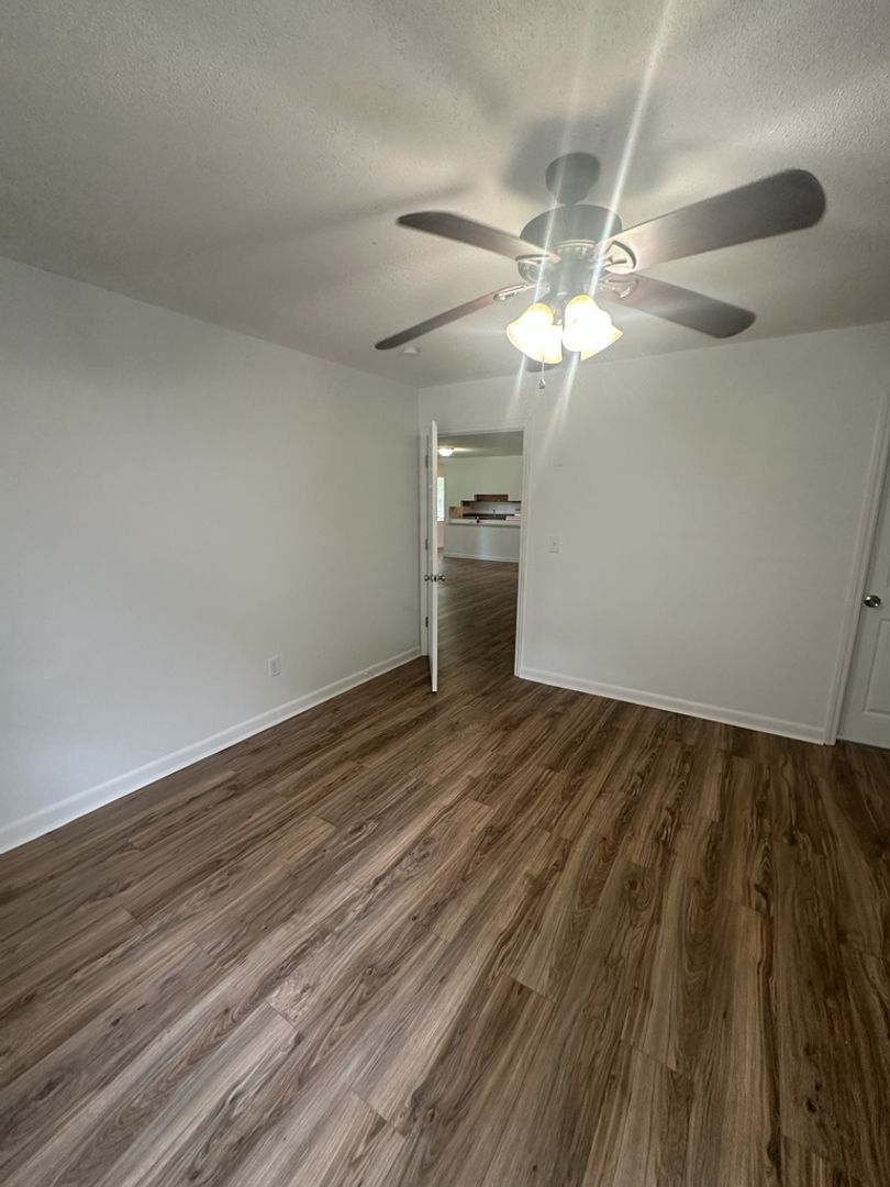 6250 W Highway 136 9 of 12