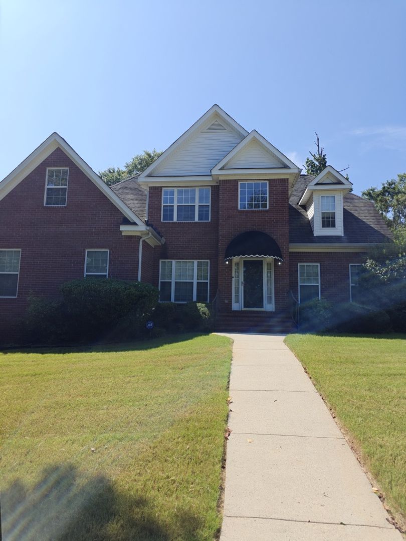 Martinez House: 901 McMillian Circle