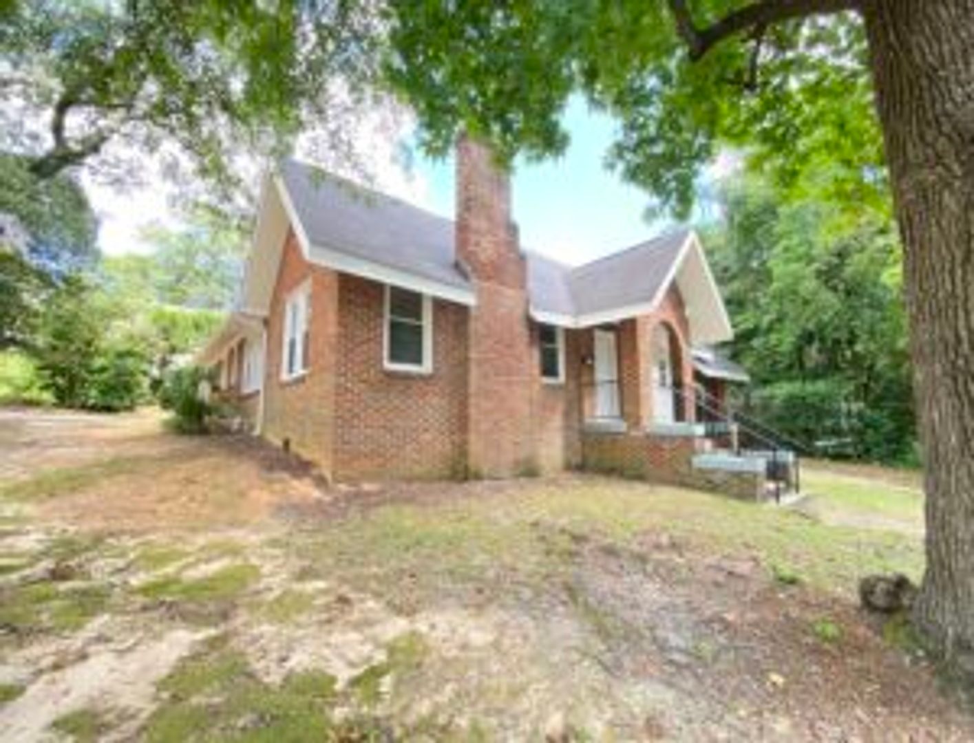 Columbia House: 19 Hollywood Ct