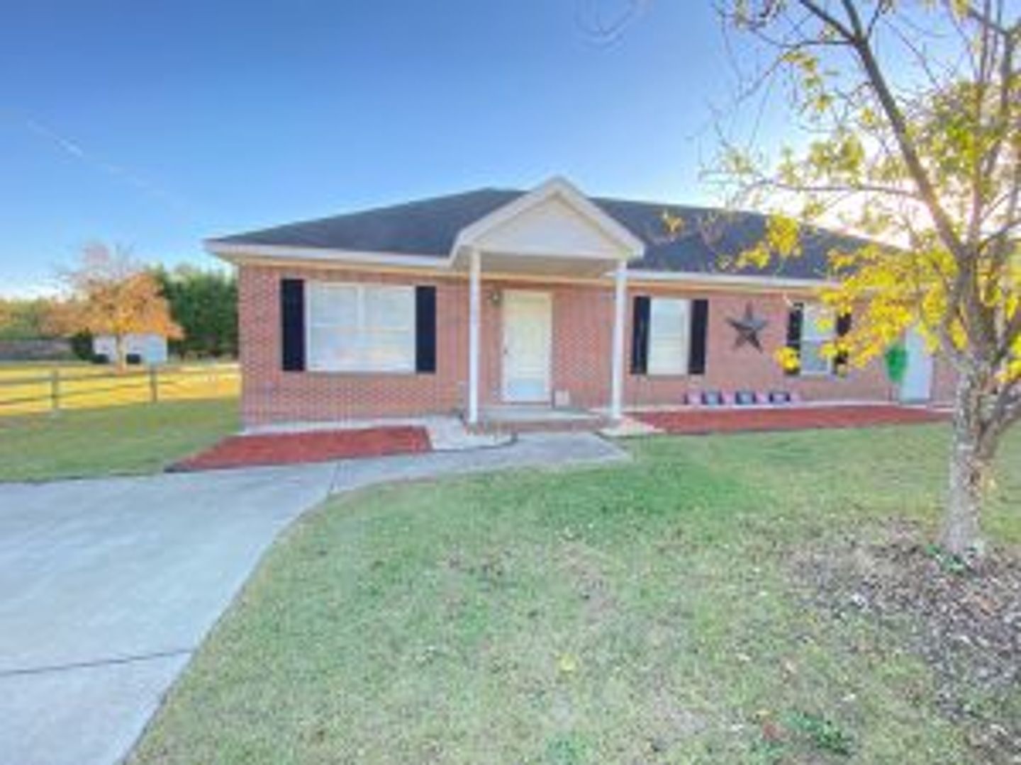 Leesville House: 164 W Hampton St