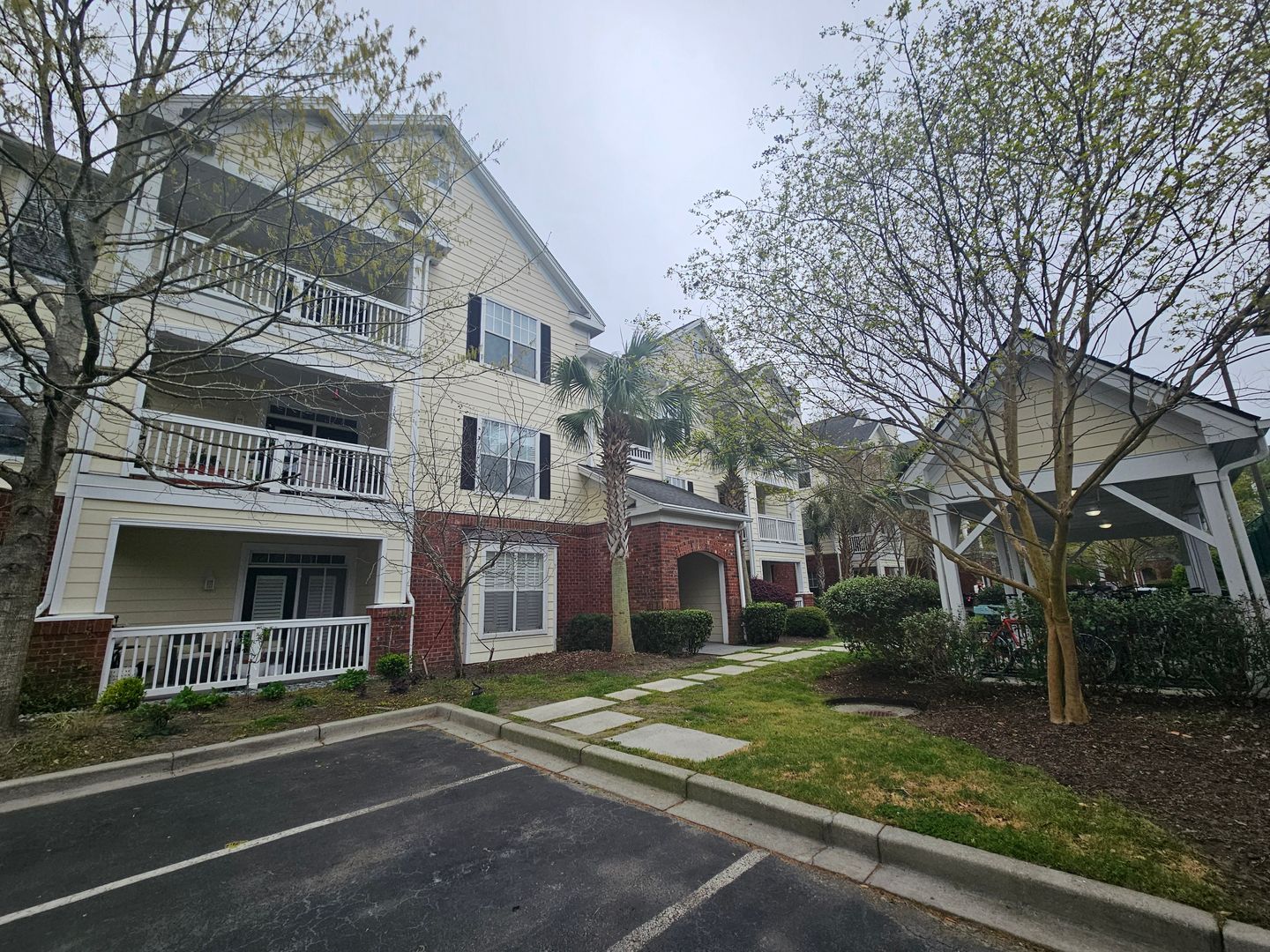 Charleston House: 45 Sycamore Ave Apt 226