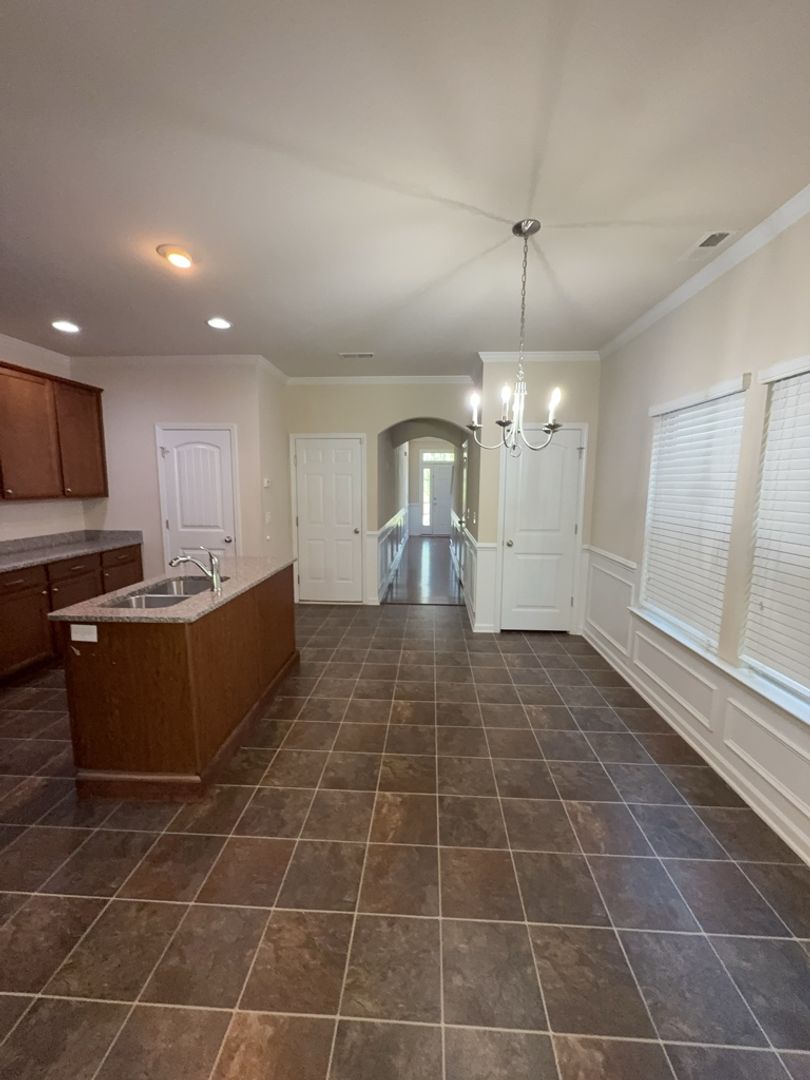 204 Ashmore Ln 3 of 12