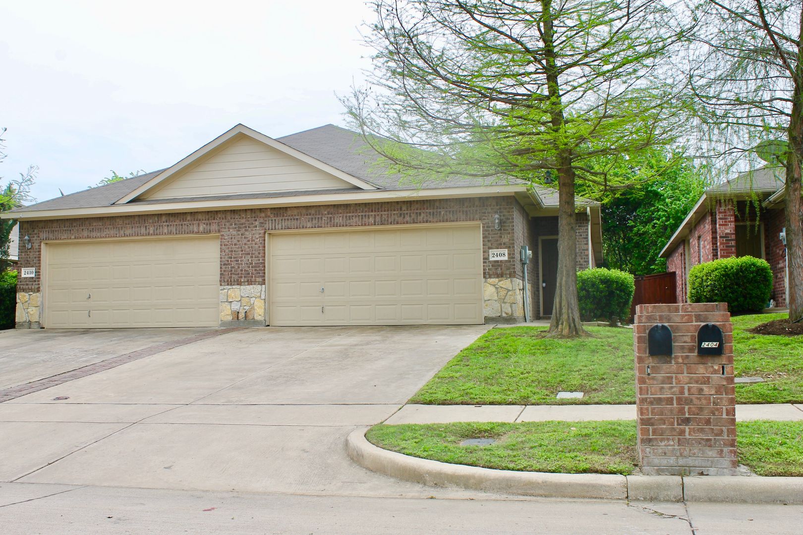 Mansfield Apartment: 2408-2410 Ravenwood Court