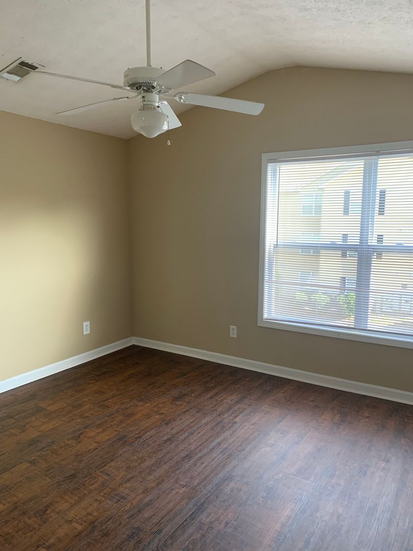 Auburn Condo: Edge West