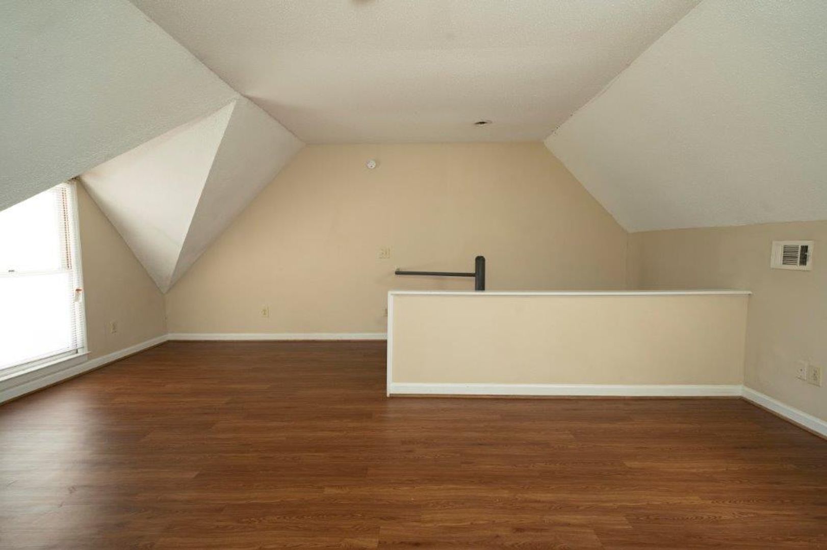 Auburn Condo: Campus Courtyard @ Glenn