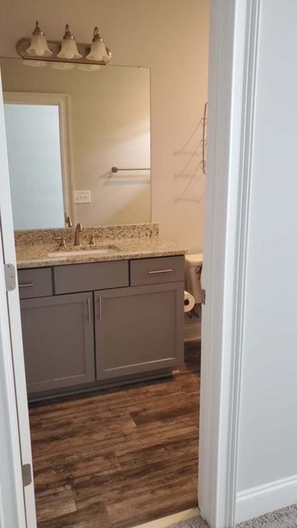 Auburn Condo: College Oaks