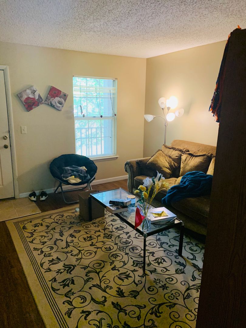 Auburn Condo: Lakewood Commons