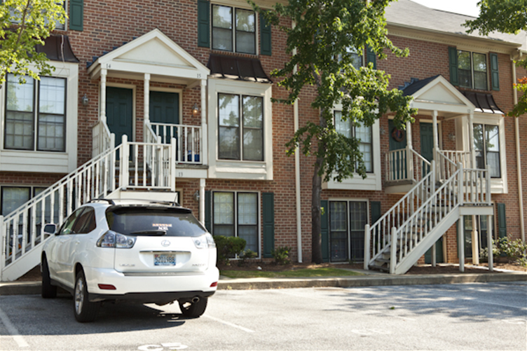 Auburn Condo: College Square