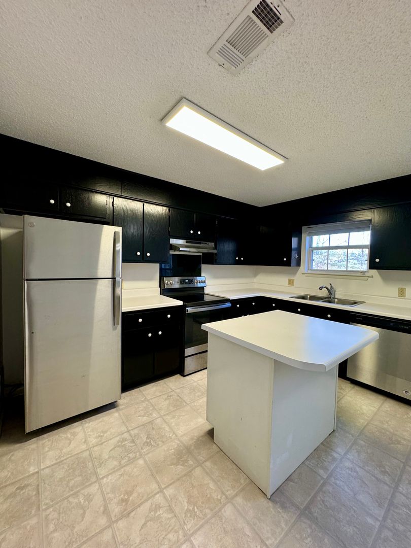 Auburn Condo: Lakewood Commons