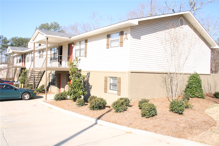 Auburn House: Tiger Inn East