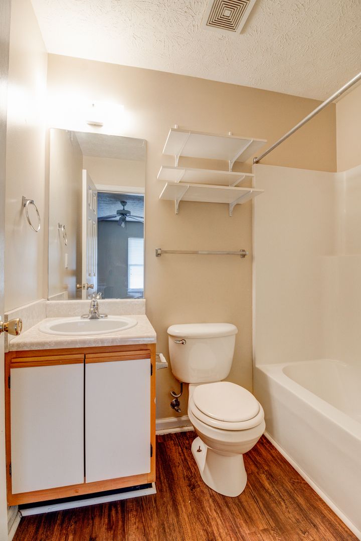 Auburn Apartment: Heritage Terrace