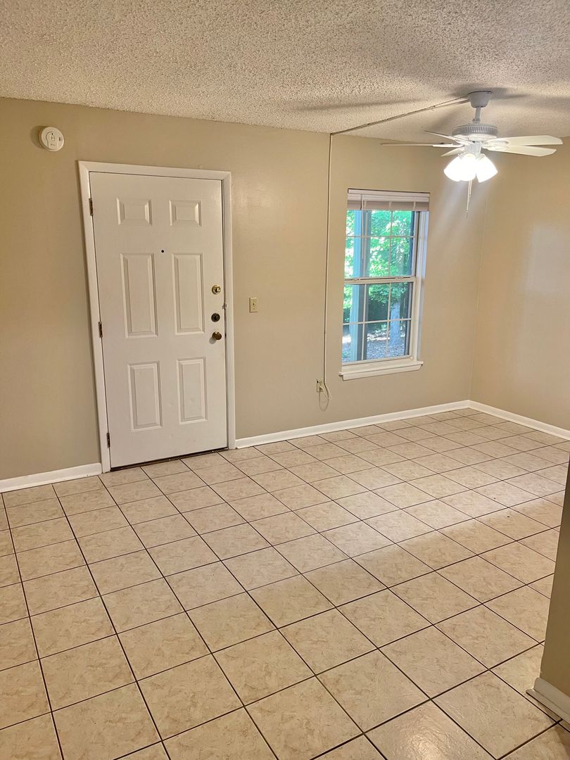 Auburn Condo: Lakewood Commons