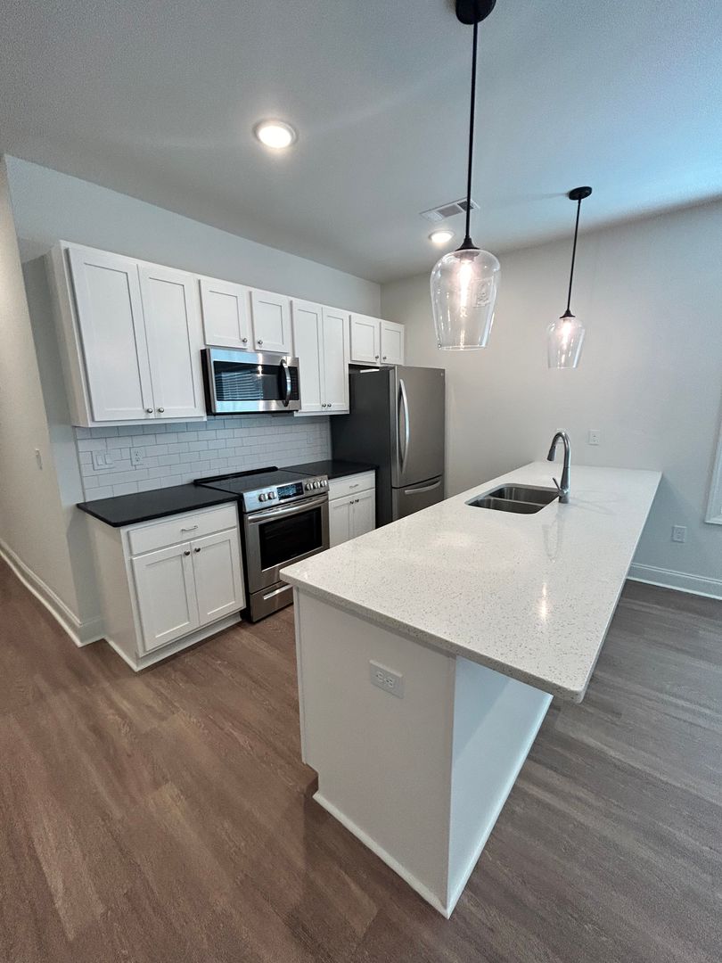 Auburn Apartment: Farmville Lakes Apartments