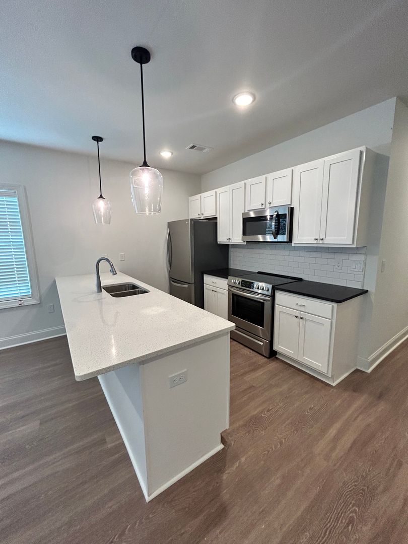 Auburn Apartment: Farmville Lakes Apartments