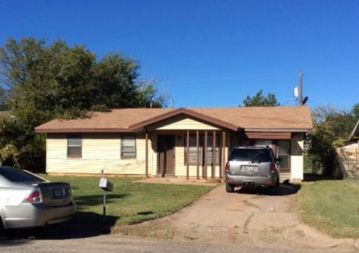 Abilene House: 966 N La Salle Drive