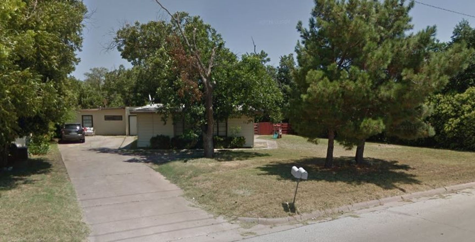 Abilene House: 758 EN 10th St